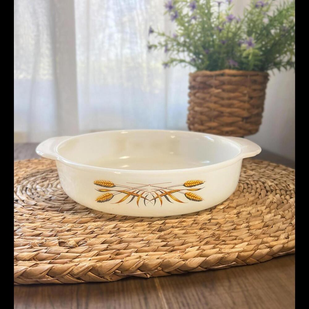Vintage MCM Anchor Hocking Fire King Ovenware 8" Round Casserole WHEAT